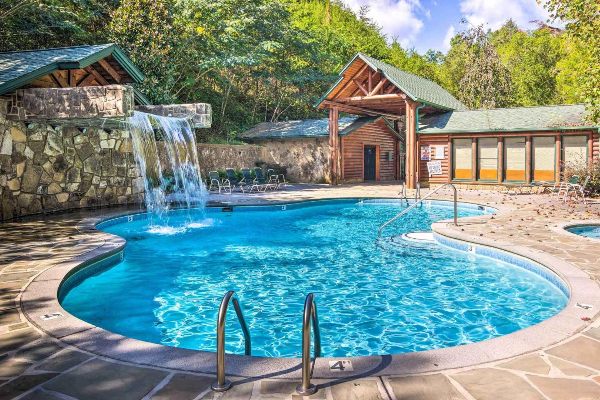 Dog Friendly, Romantic Mtn Getaway Hot Tub Pool Gatlinburg Exterior photo